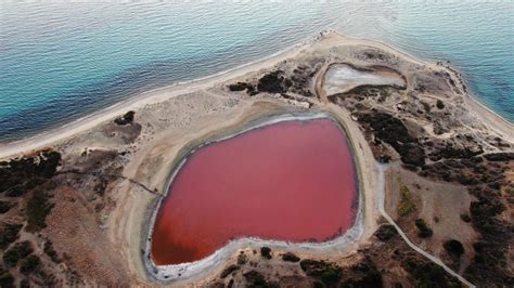 Ç­a­n­a­k­k­a­l­e­­d­e­k­i­ ­T­u­z­ ­G­ö­l­ü­,­ ­r­e­n­g­i­n­e­ ­k­a­v­u­ş­t­u­